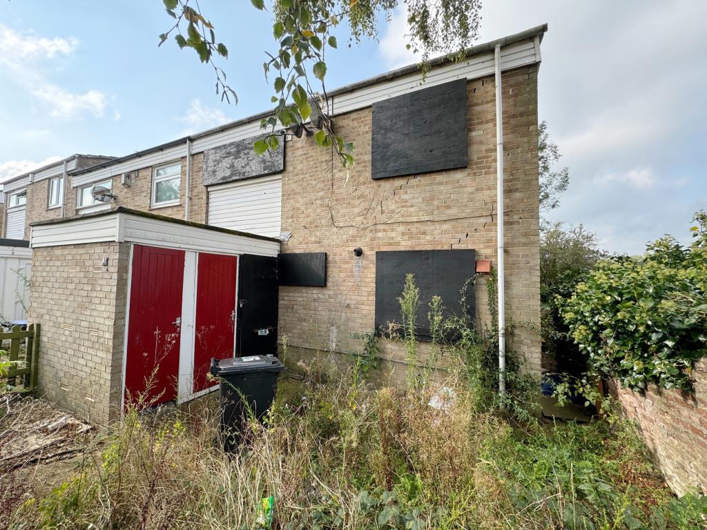 End-Terrace House Close To University