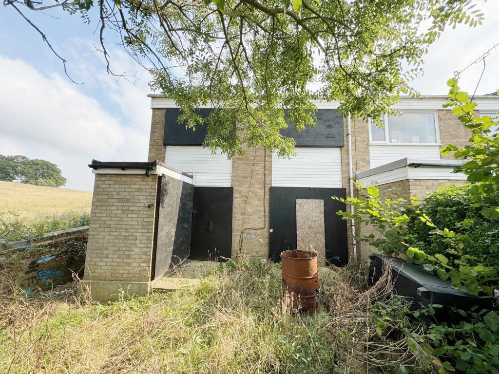 End-Terrace House Close To University