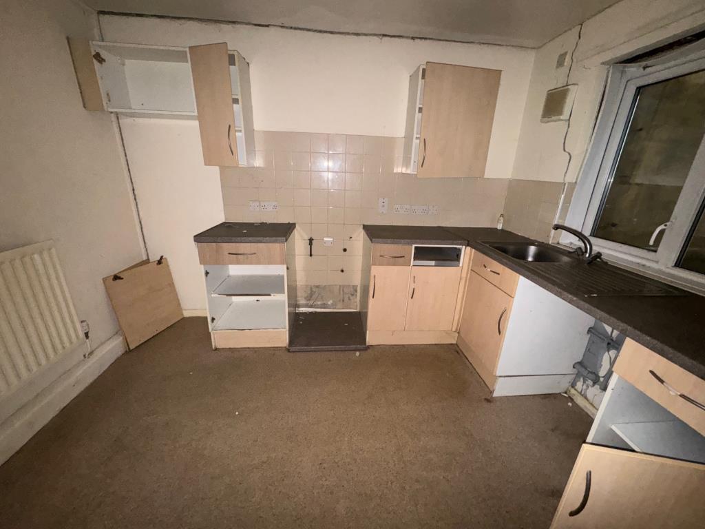 End-Terrace House Close To University