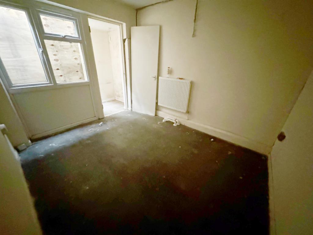 End-Terrace House Close To University