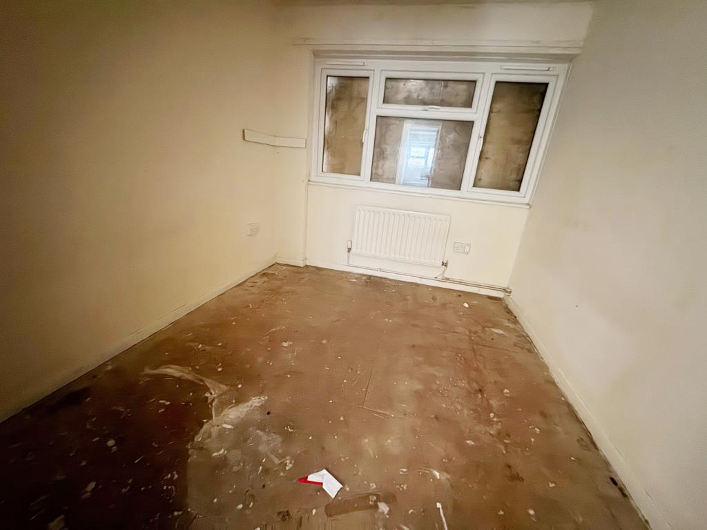End-Terrace House Close To University