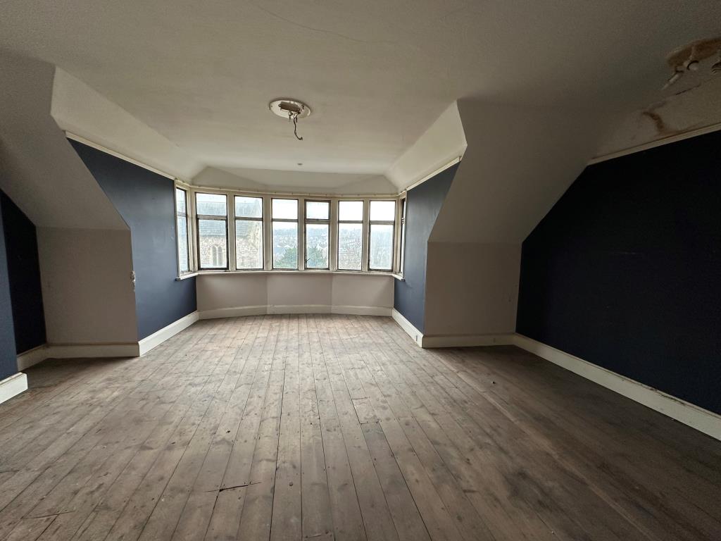 Freehold Block With Commercial Unit And Vacant Maisonette