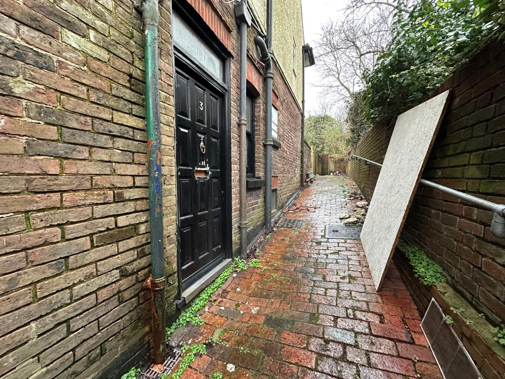 Freehold Block With Commercial Unit And Vacant Maisonette