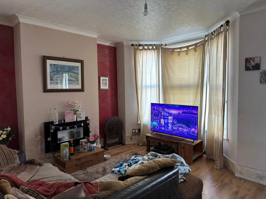 Three-Bedroom End-Terrace House For Refurbishment