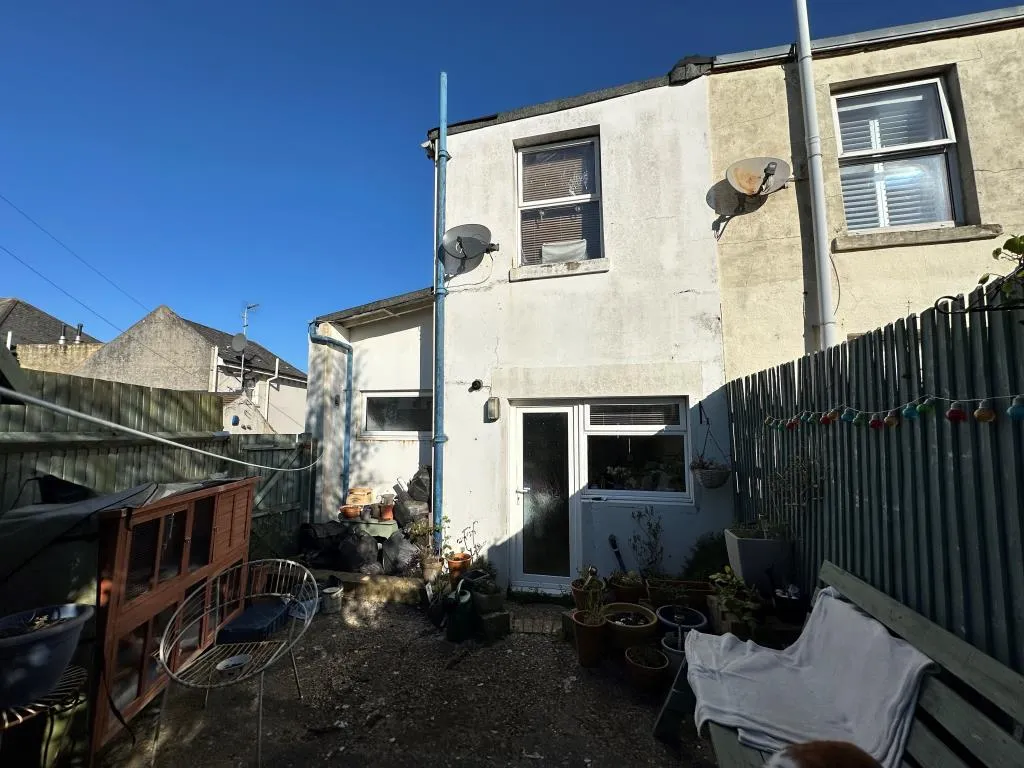 Three-Bedroom End-Terrace House For Refurbishment