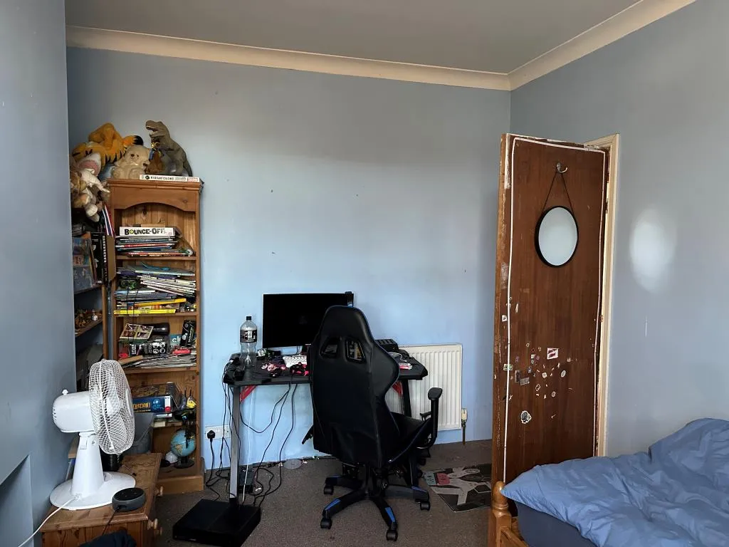Three-Bedroom End-Terrace House For Refurbishment