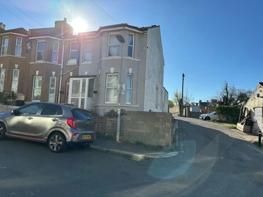 Three-Bedroom End-Terrace House For Refurbishment