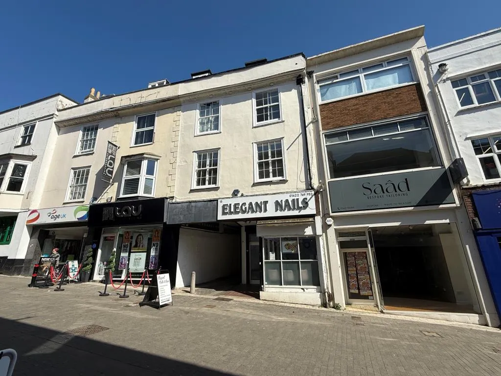Three Flats In Town Centre
