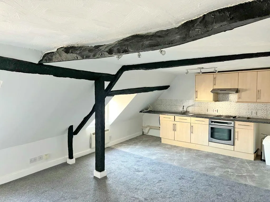 Three Flats In Town Centre