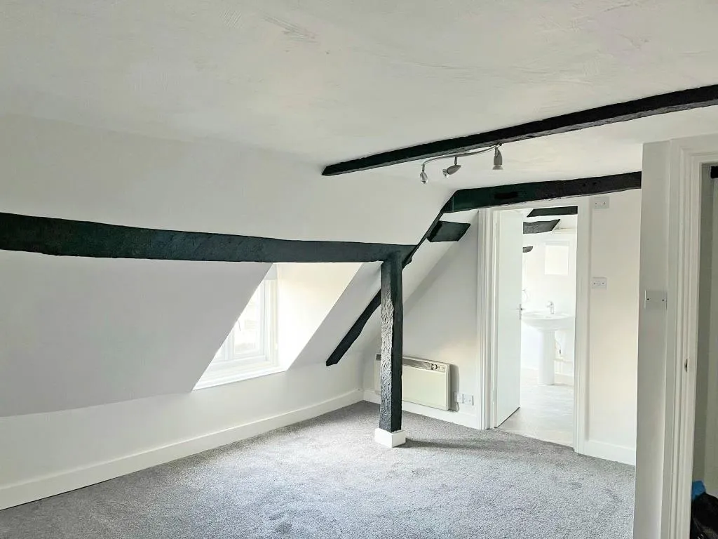 Three Flats In Town Centre