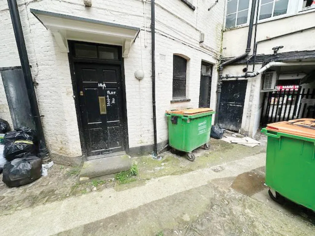 Three Flats In Town Centre