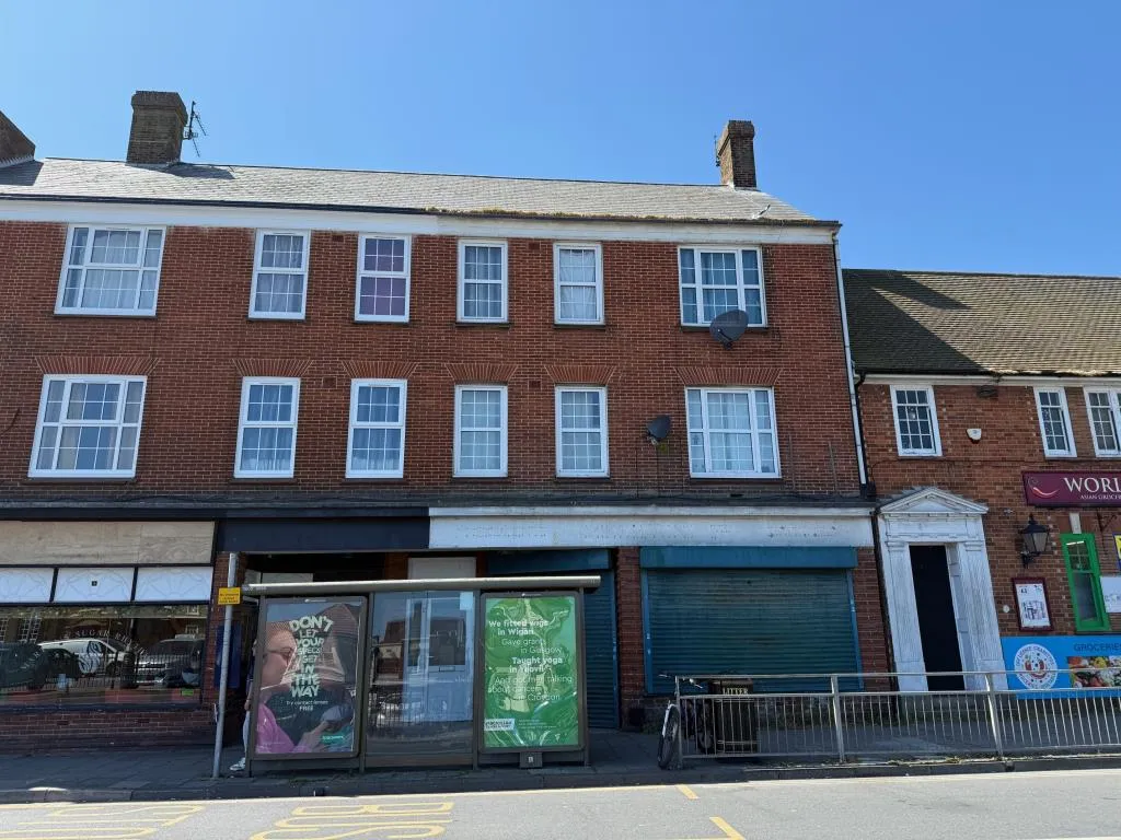Mixed Use Commercial/residential Building In The Town Centre