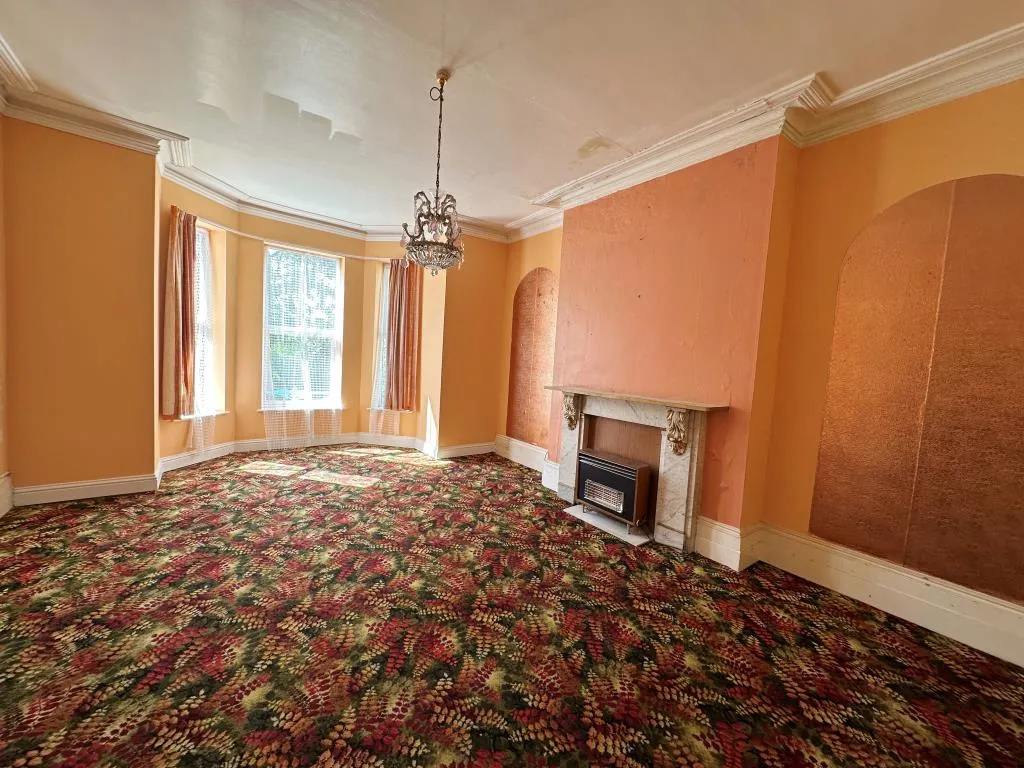 Eight-Bedroom Semi-Detached House For Refurbishment