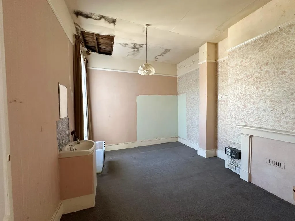 Eight-Bedroom Semi-Detached House For Refurbishment