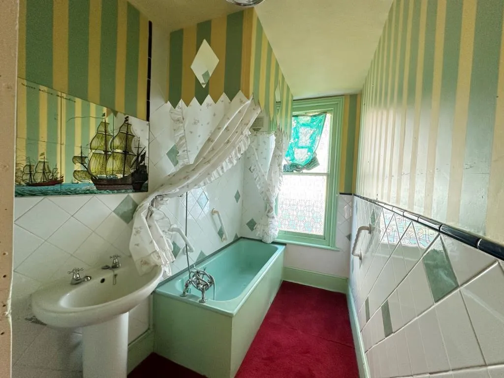 Eight-Bedroom Semi-Detached House For Refurbishment