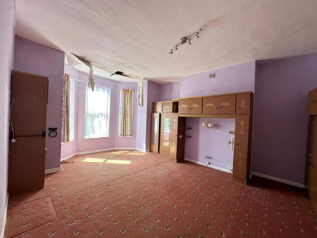 Eight-Bedroom Semi-Detached House For Refurbishment