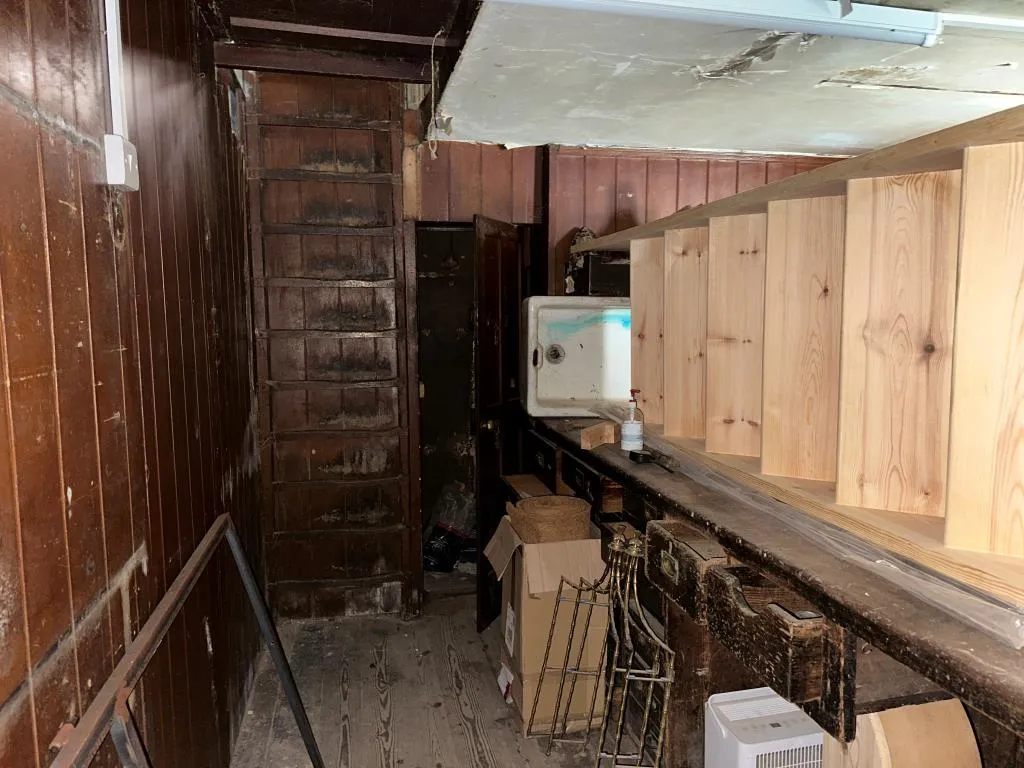 Former Pawn Shop Over Three Storeys