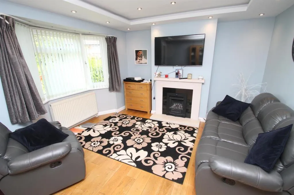Well Presented Semi-Detached House