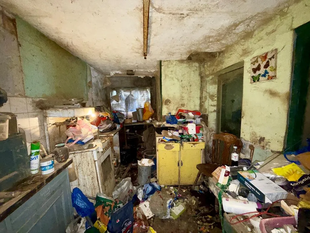 Mid-Terrace House For Refurbishment