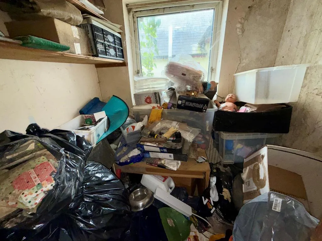 Mid-Terrace House For Refurbishment