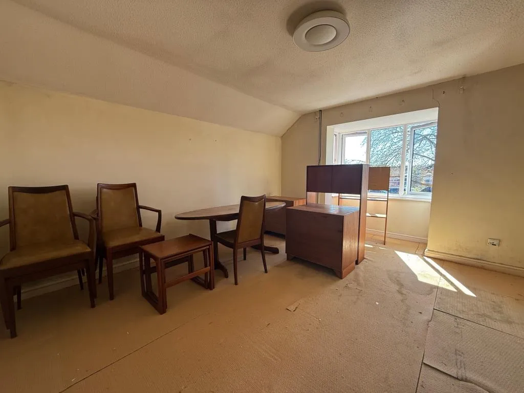 One-Bedroom Flat In Need Of Improvement