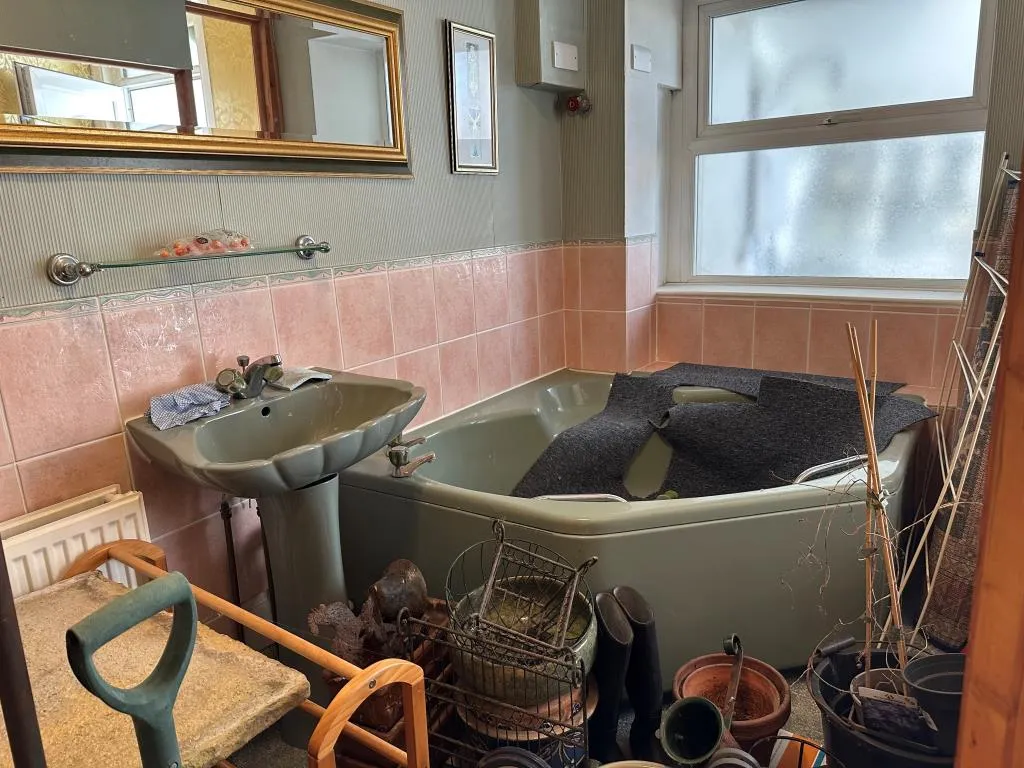 One-Bedroom Garden Flat For Improvement