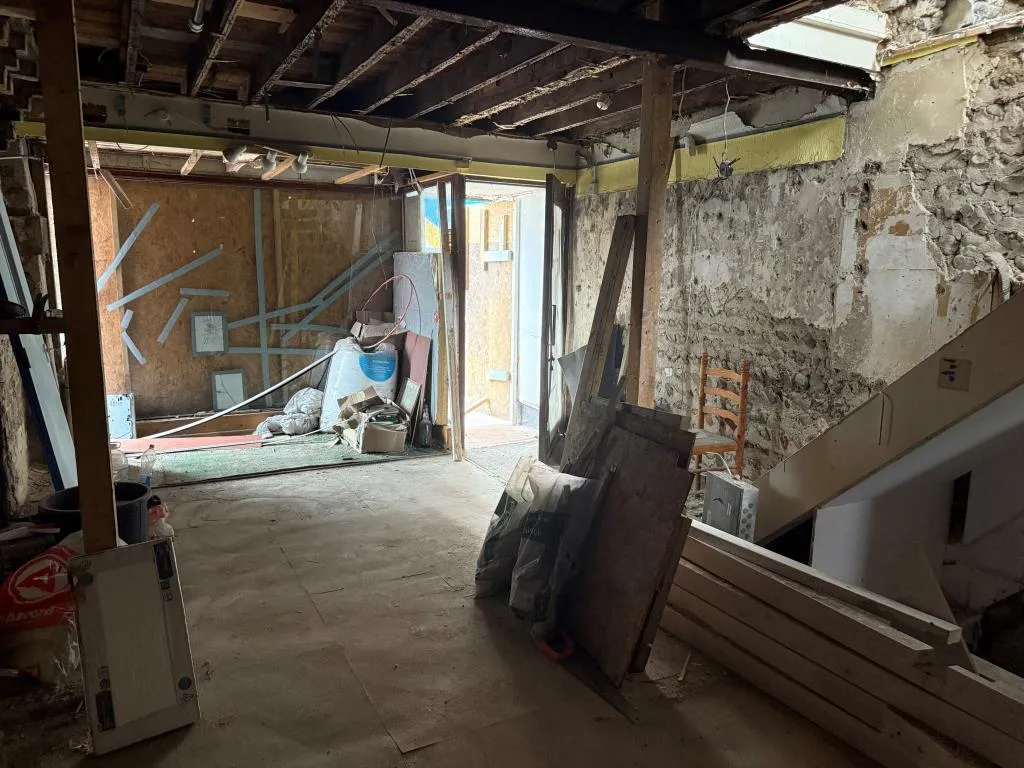 Freehold Shop And Upper Parts In Need Of Complete Refurbishment