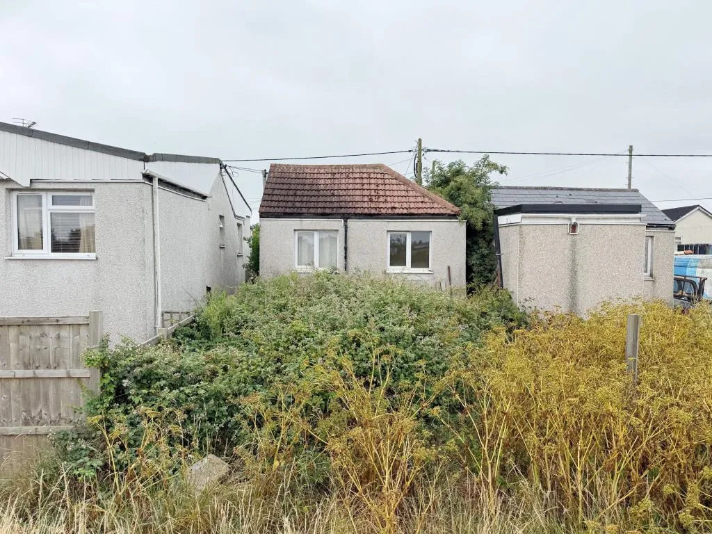 Vacant Two-Bedroom Detached Chalet