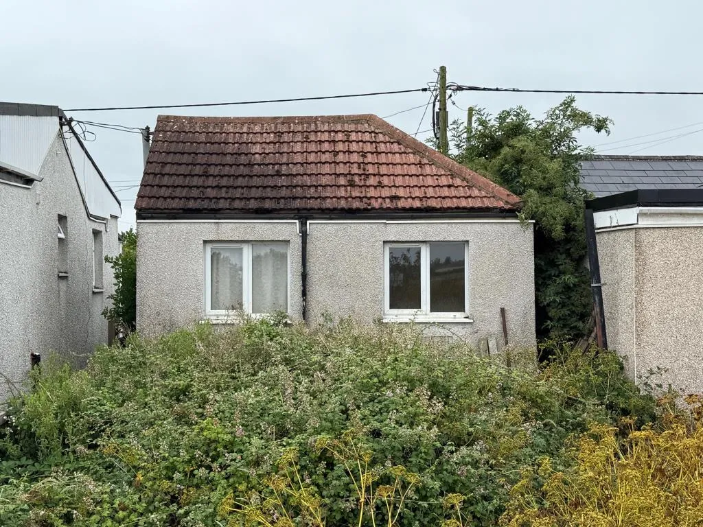 Vacant Two-Bedroom Detached Chalet