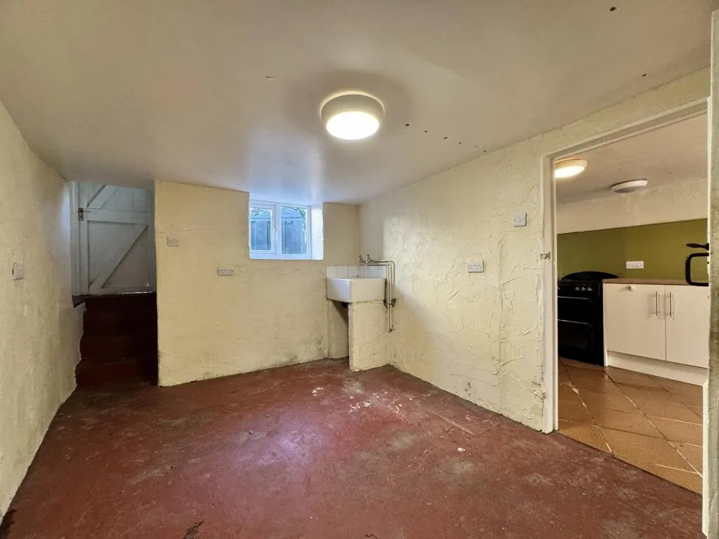 Mid-Terrace Corner House