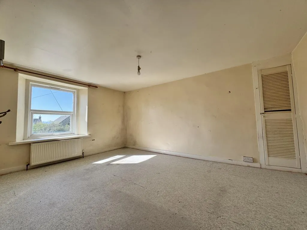 Mid-Terrace Corner House
