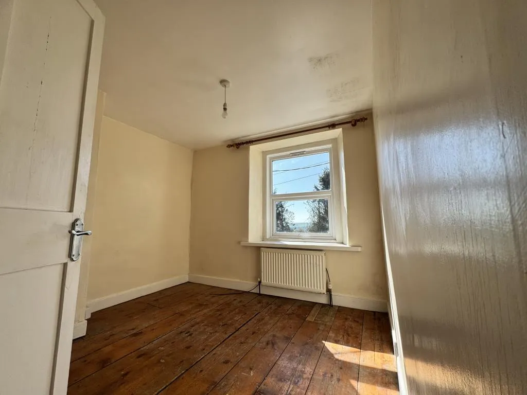 Mid-Terrace Corner House