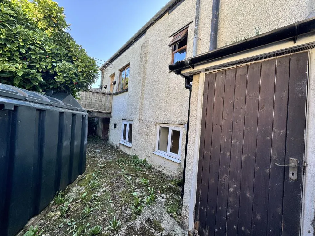 Mid-Terrace Corner House
