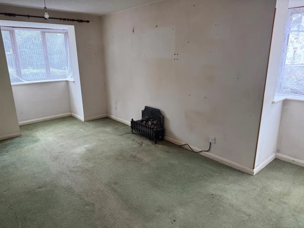 Ground Floor Flat With Parking In Need Of Updating