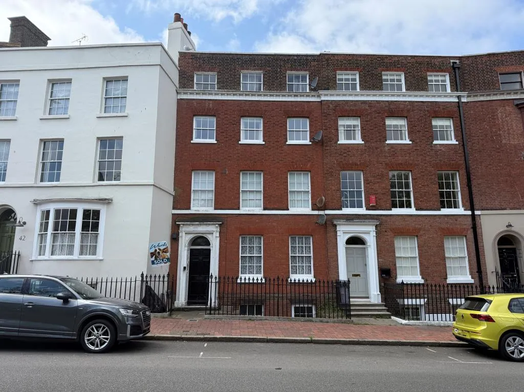 Studio Flat For Refurbishment