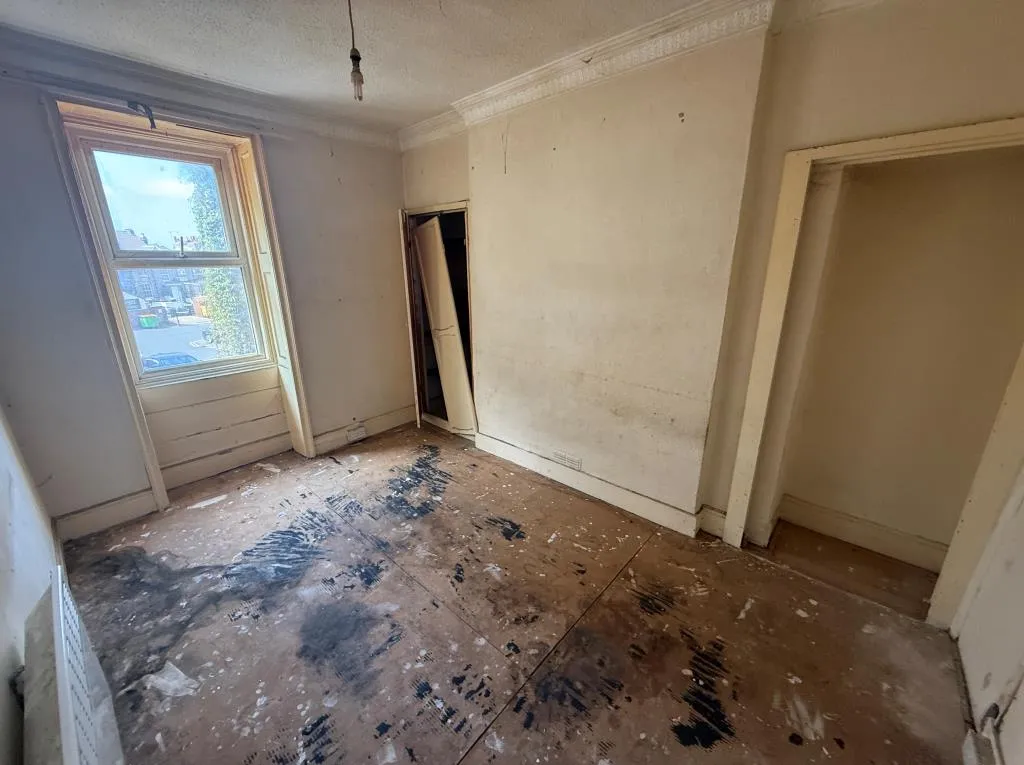 Studio Flat For Refurbishment