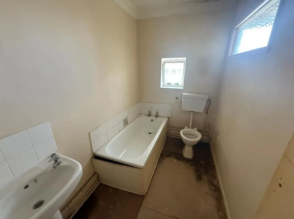 Studio Flat For Refurbishment