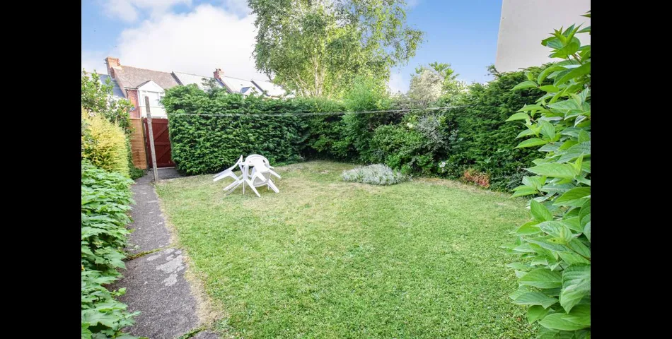 Lot 74 - Freehold Investment Comprising Five Apartments With Parking And Gardens