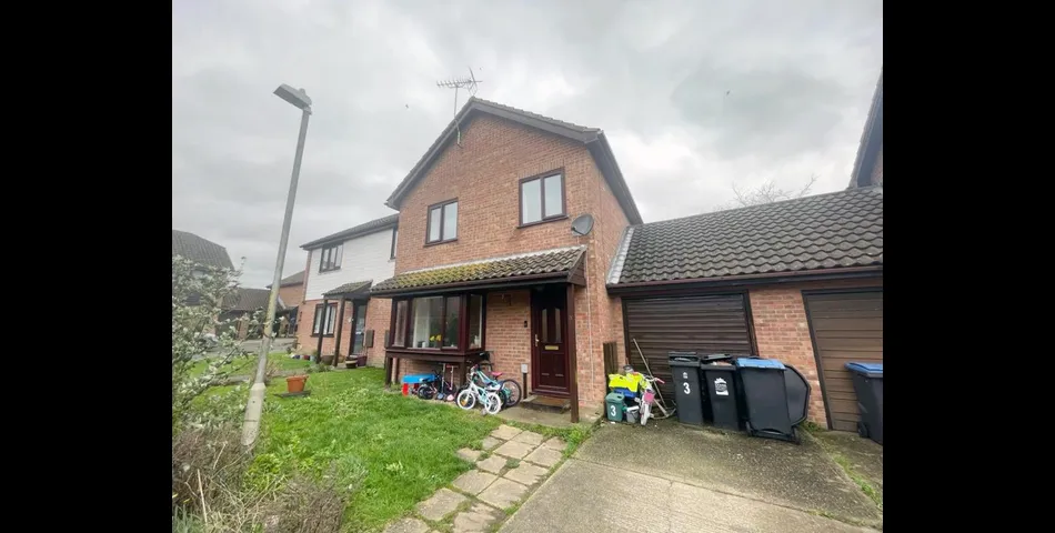 Lot 4 - Three-bedroom Semi-detached House For Investment