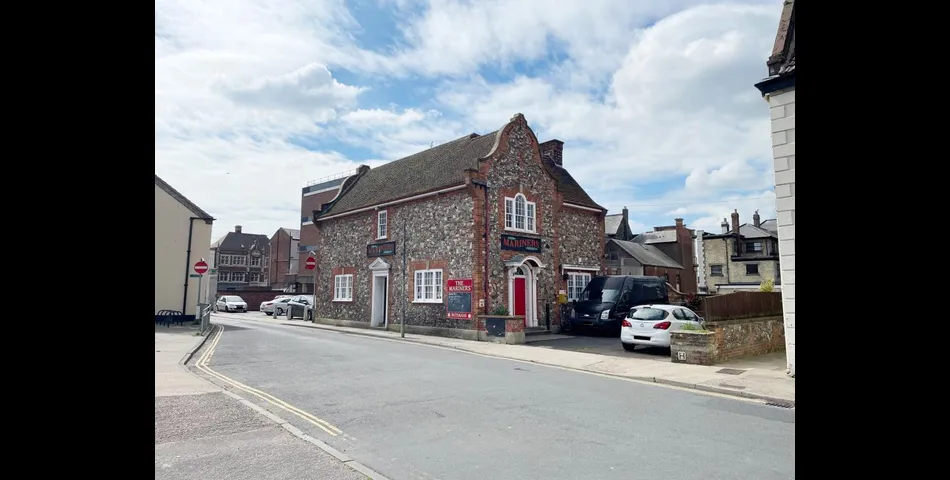 Lot 109 - Pub With Courtyard Garden And Flat Above In Coastal Town