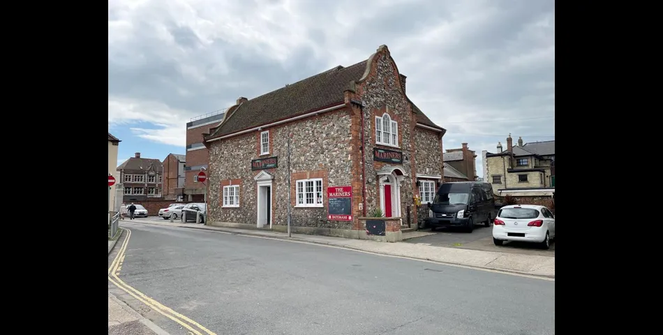 Lot 109 - Pub With Courtyard Garden And Flat Above In Coastal Town