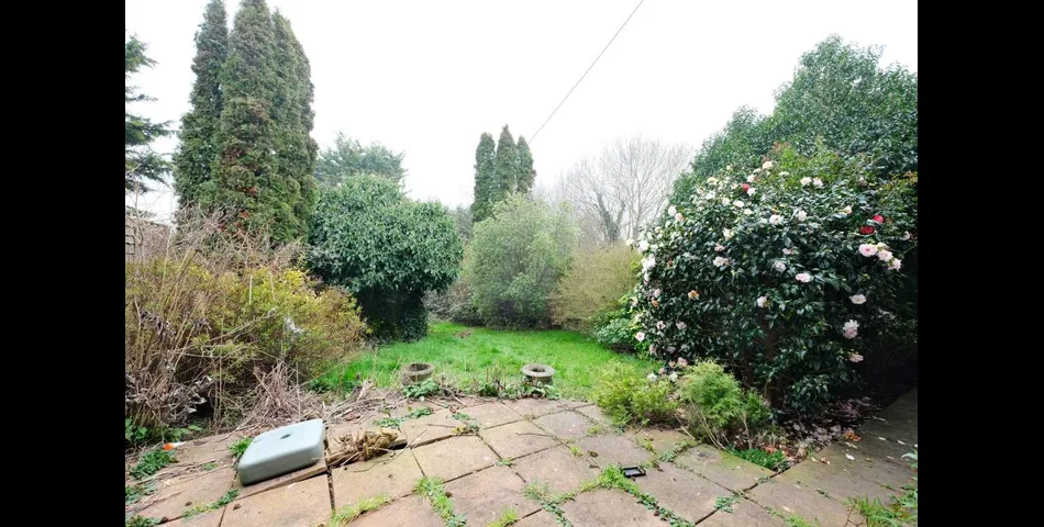 Lot 64 - Semi-detached House For Repair And Renovation