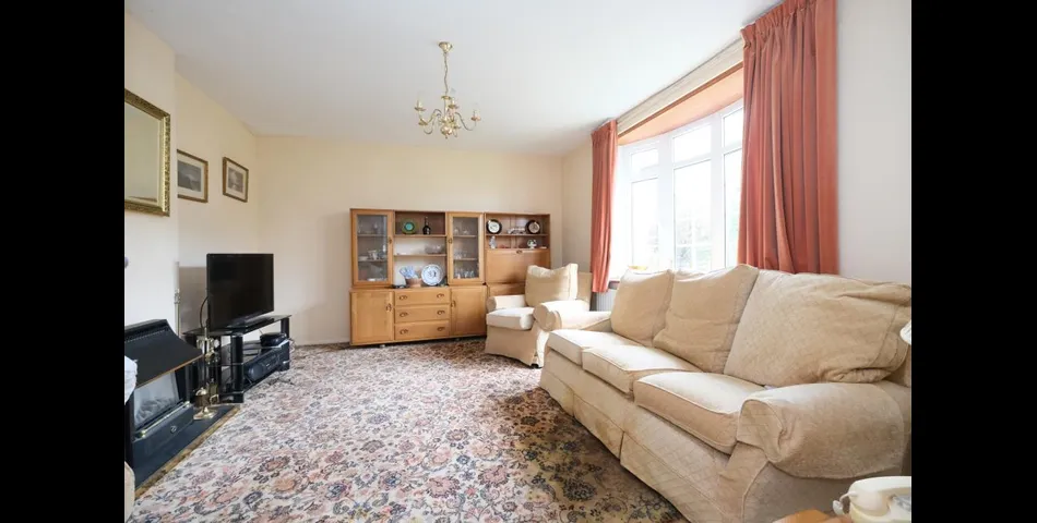 Lot 64 - Semi-detached House For Repair And Renovation