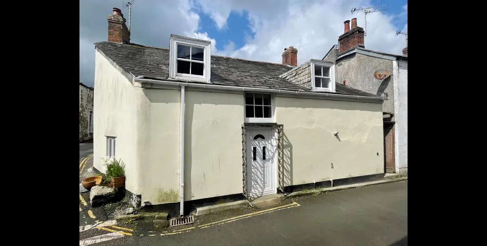 Lot 68 - Town Centre Cottage For Improvement