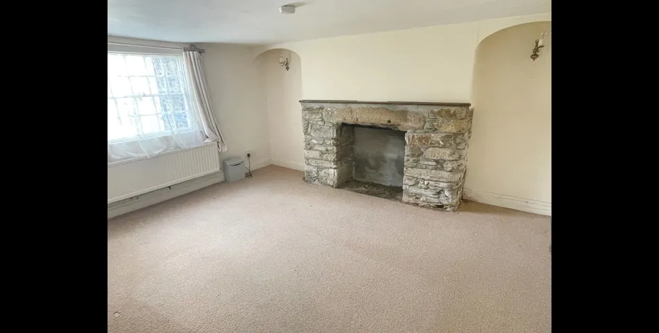 Lot 68 - Town Centre Cottage For Improvement