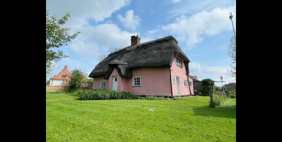 Lot 145 - Detached Cottage In Hertfordshire Village Location