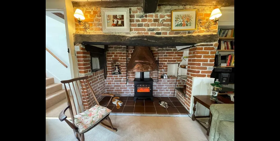 Lot 145 - Detached Cottage In Hertfordshire Village Location