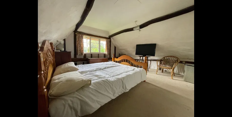 Lot 145 - Detached Cottage In Hertfordshire Village Location