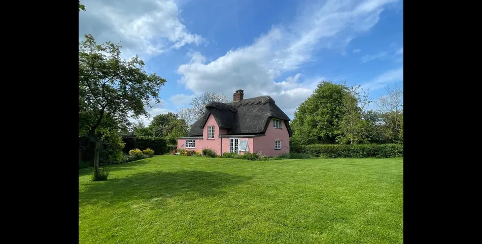 Lot 145 - Detached Cottage In Hertfordshire Village Location