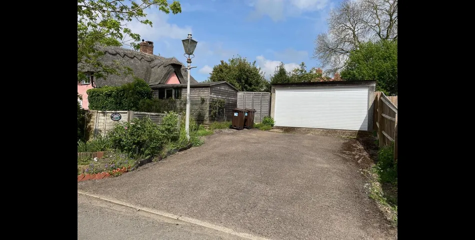 Lot 145 - Detached Cottage In Hertfordshire Village Location